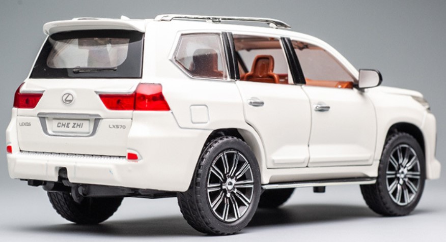 

Детская игрушечная машина Lexus LX570 1:24 с функцией возврата белого цвета