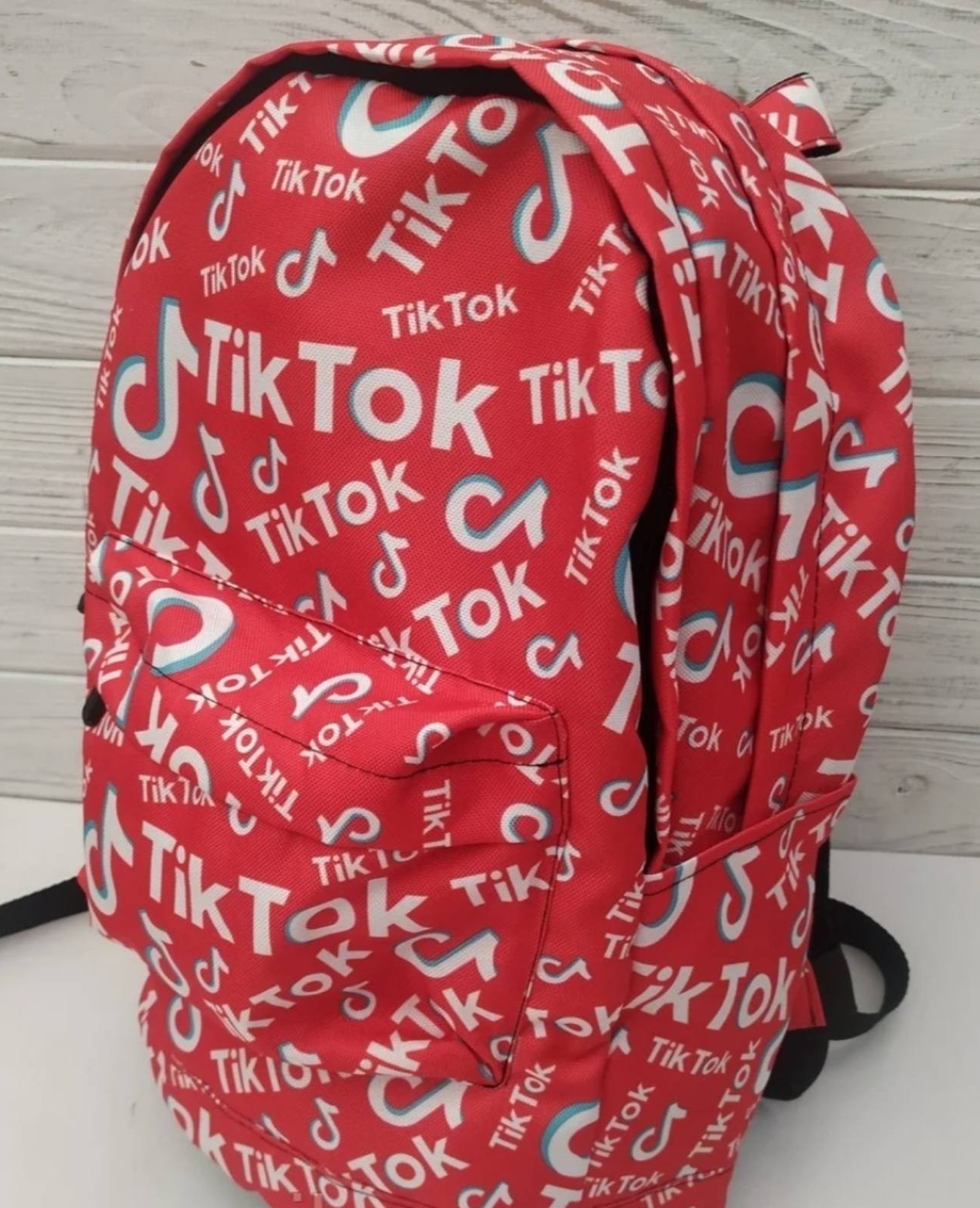 

Школьный рюкзак Tik Tok с разноцветным принтом Тик Ток