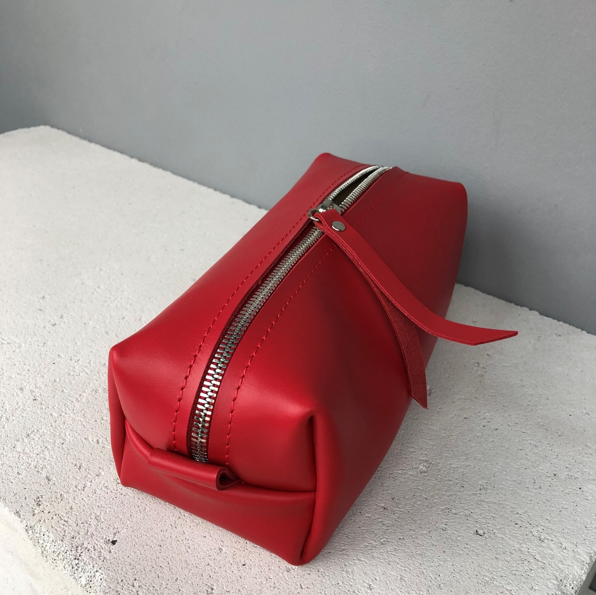 

Кожаная косметичка TREBA 12014 Красная