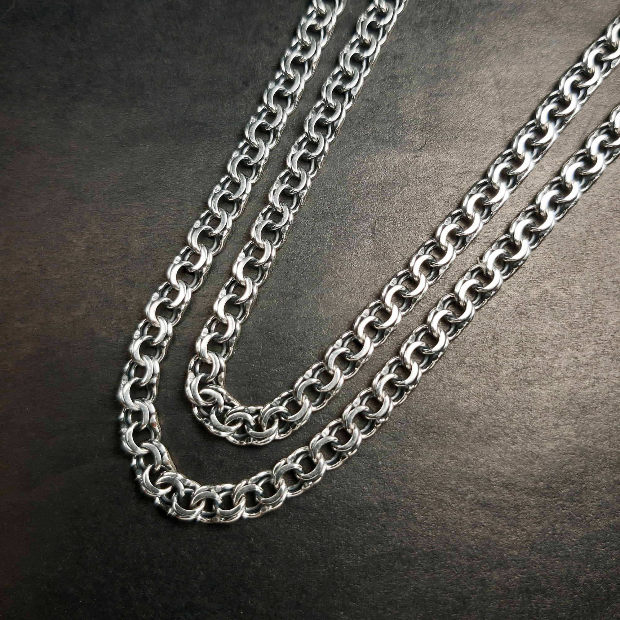 

Серебряная цепочка плоский Бисмарк (черненая) 50см. 12,7г