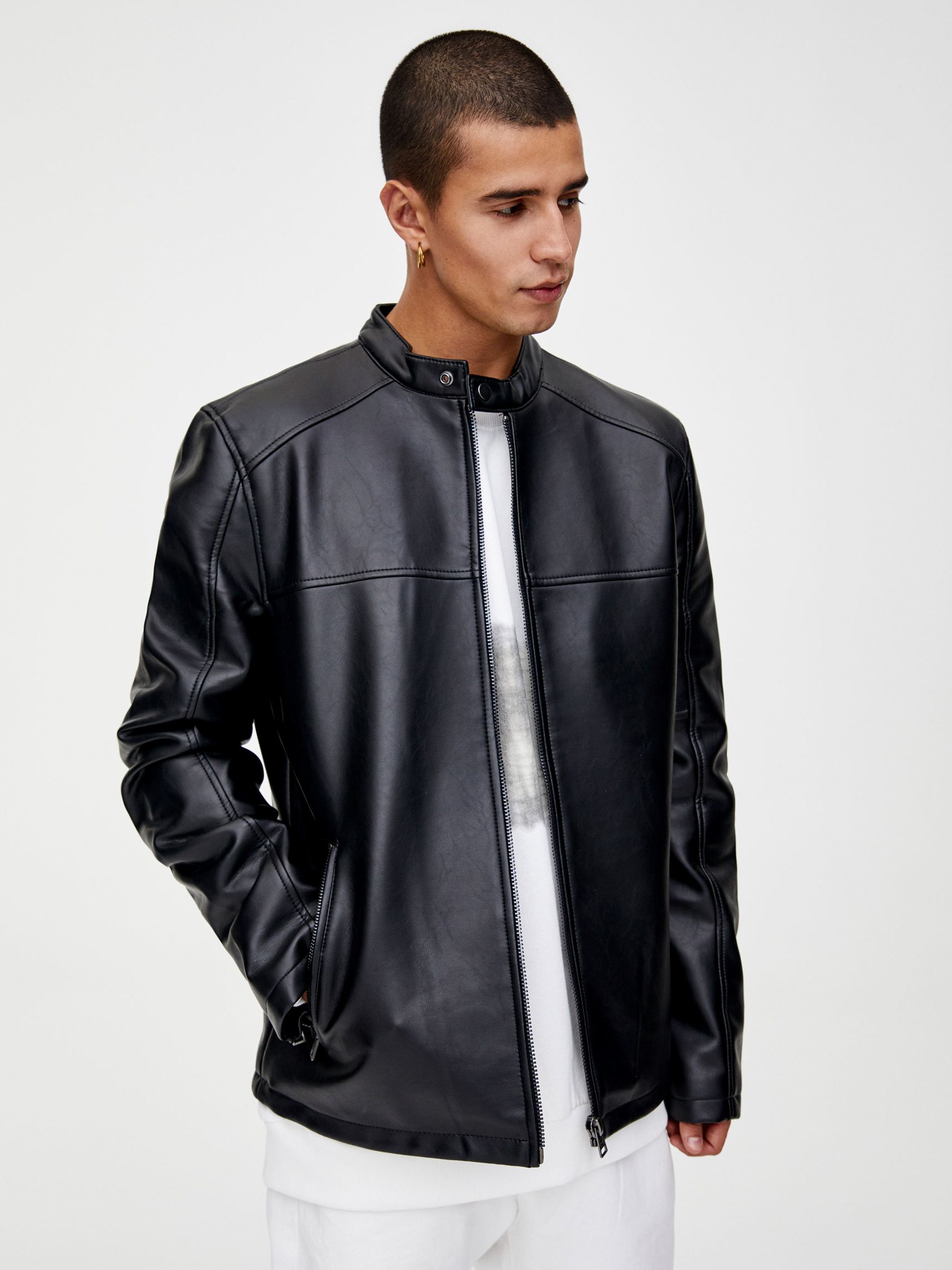 

Куртка из искусственной кожи Pull & Bear 9714/519/800 M Черная