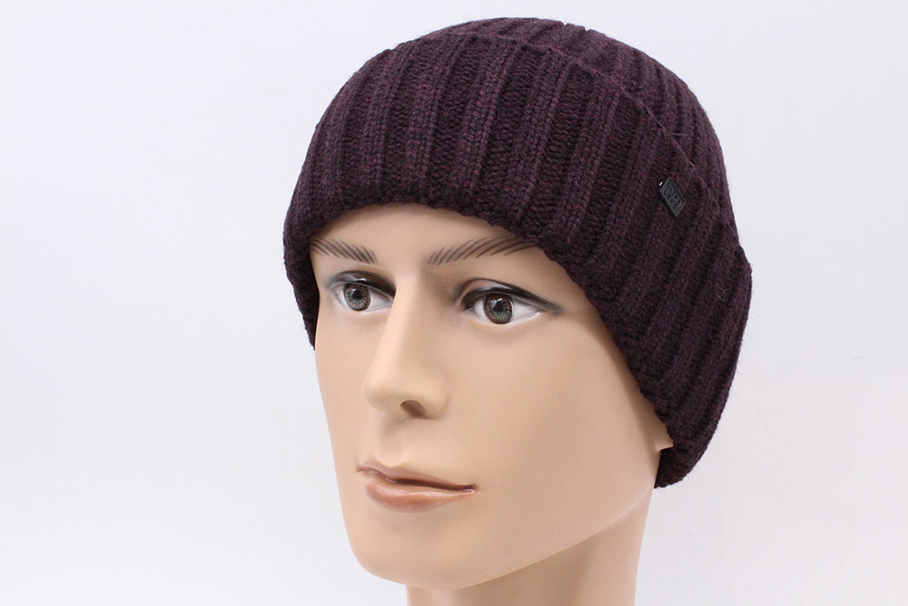 

Мужская шапка с отворотом Каньон цвет черный+бордо