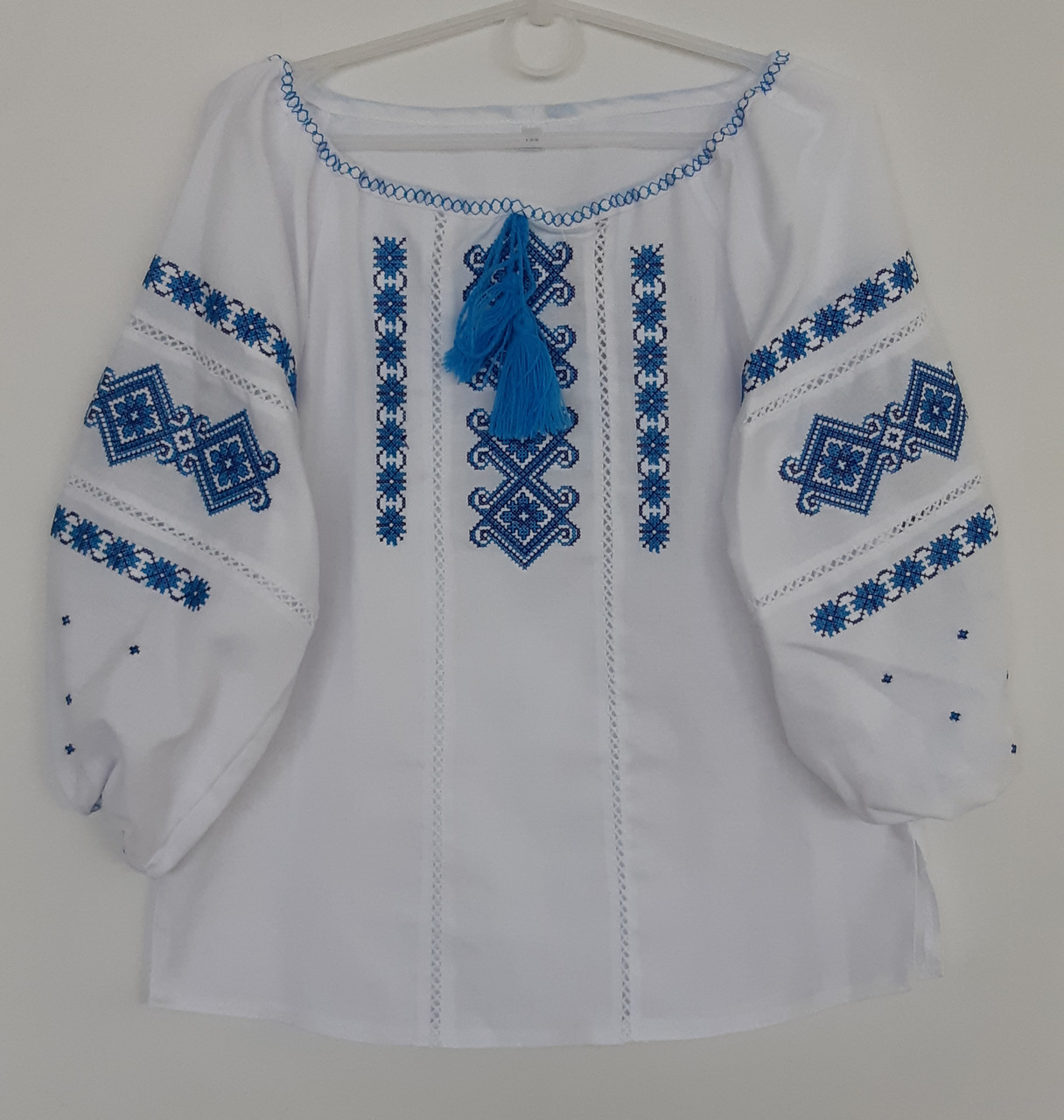 

Вишиванка для дівчинки Olana Ярина полотно білий синя вишивка 122