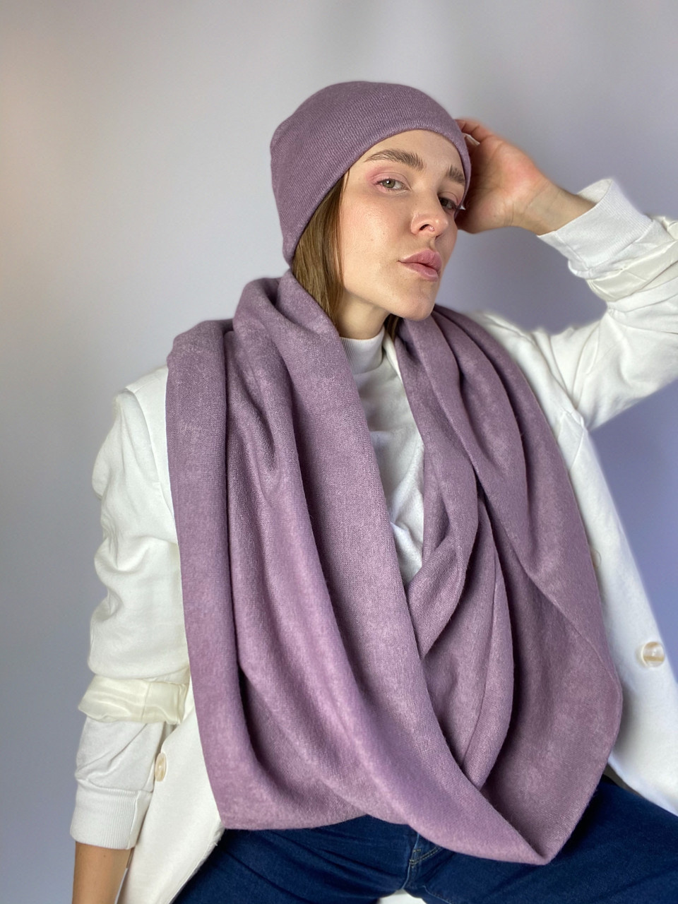 

Комплект шапка и снуд женский теплый зимний шерстяной лавандовый