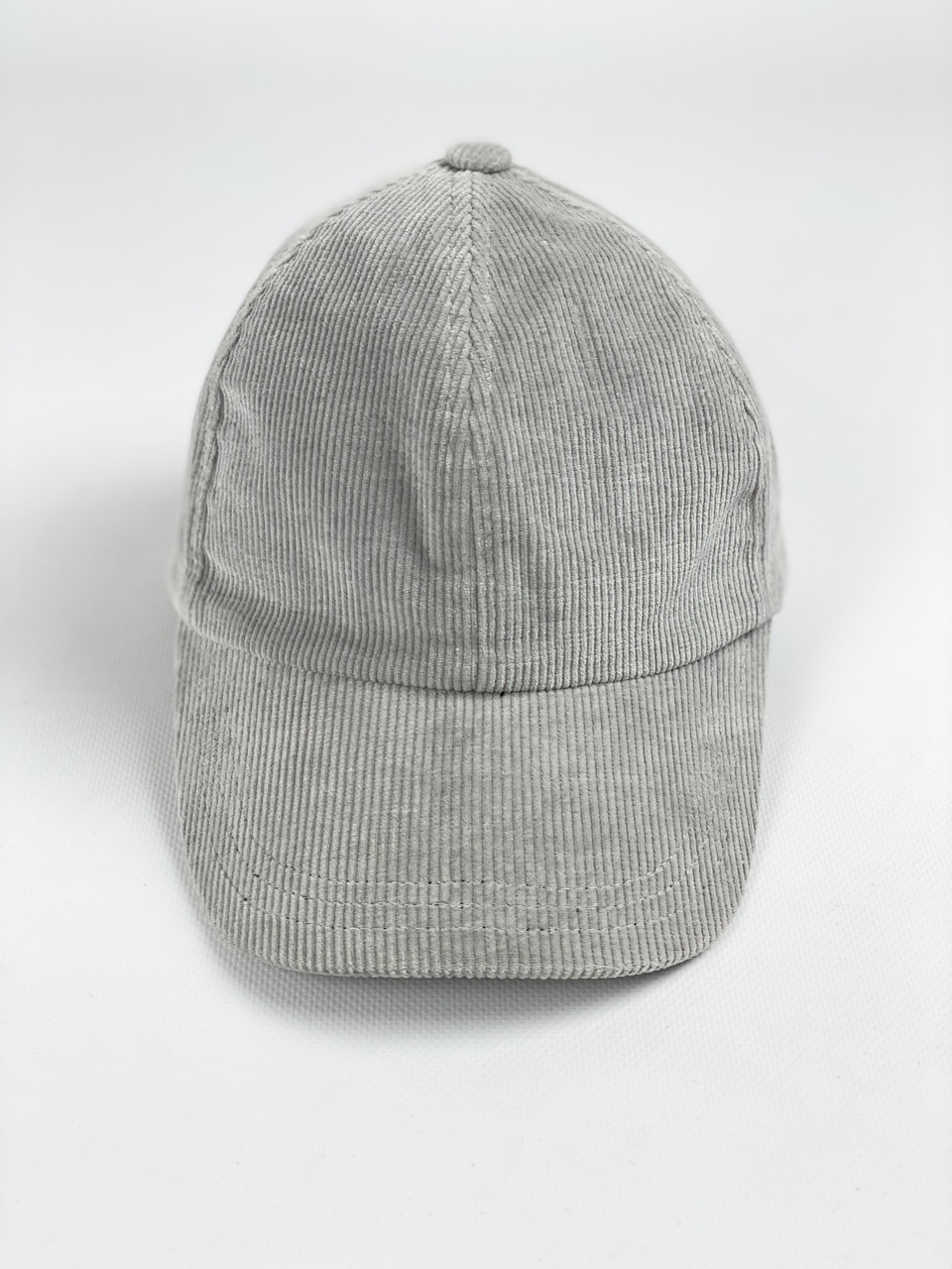 

Демисезонная бейсболка женская из вельвета серая