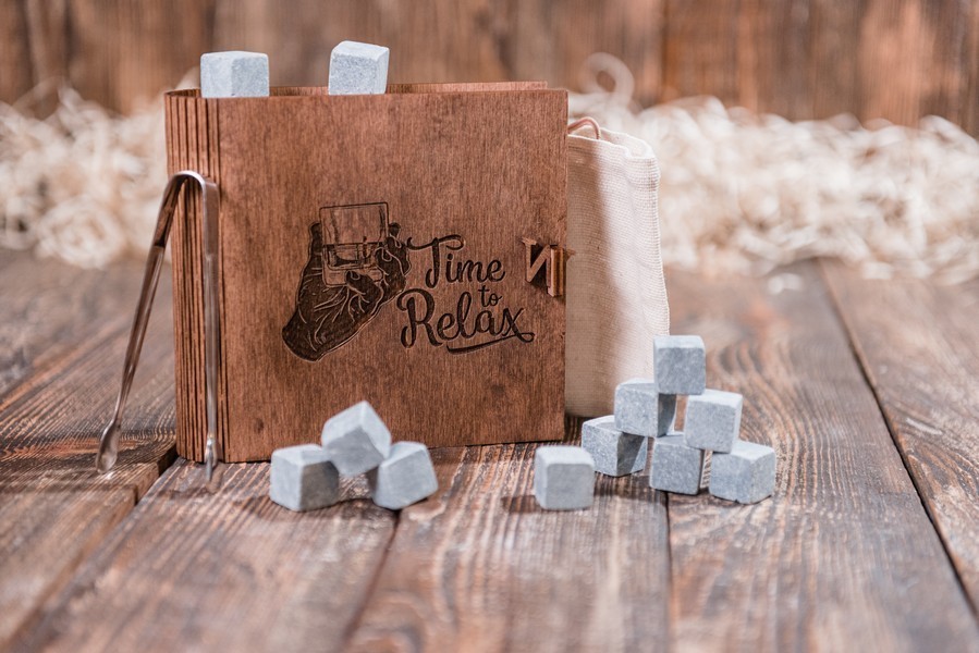 

Оригинальные стеатитовые камни для виски Whiskey Stones, 12 шт. в подарочном наборе "Time to relax"
