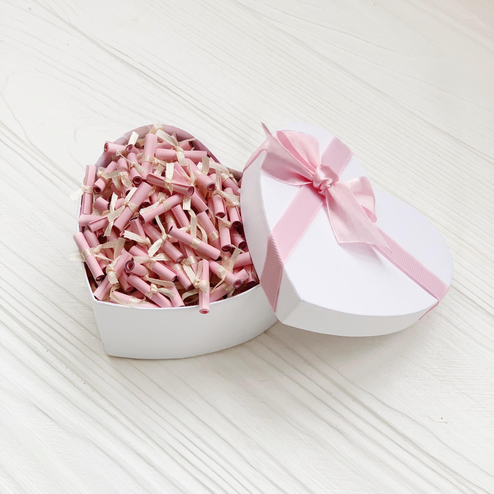 

Подарунок коробка YourGifts 100 причин чому я тебе люблю подарунок для дівчини рожевий (УКР) Подарунок на день народження. Подарунок для дружини 100 причин кохання