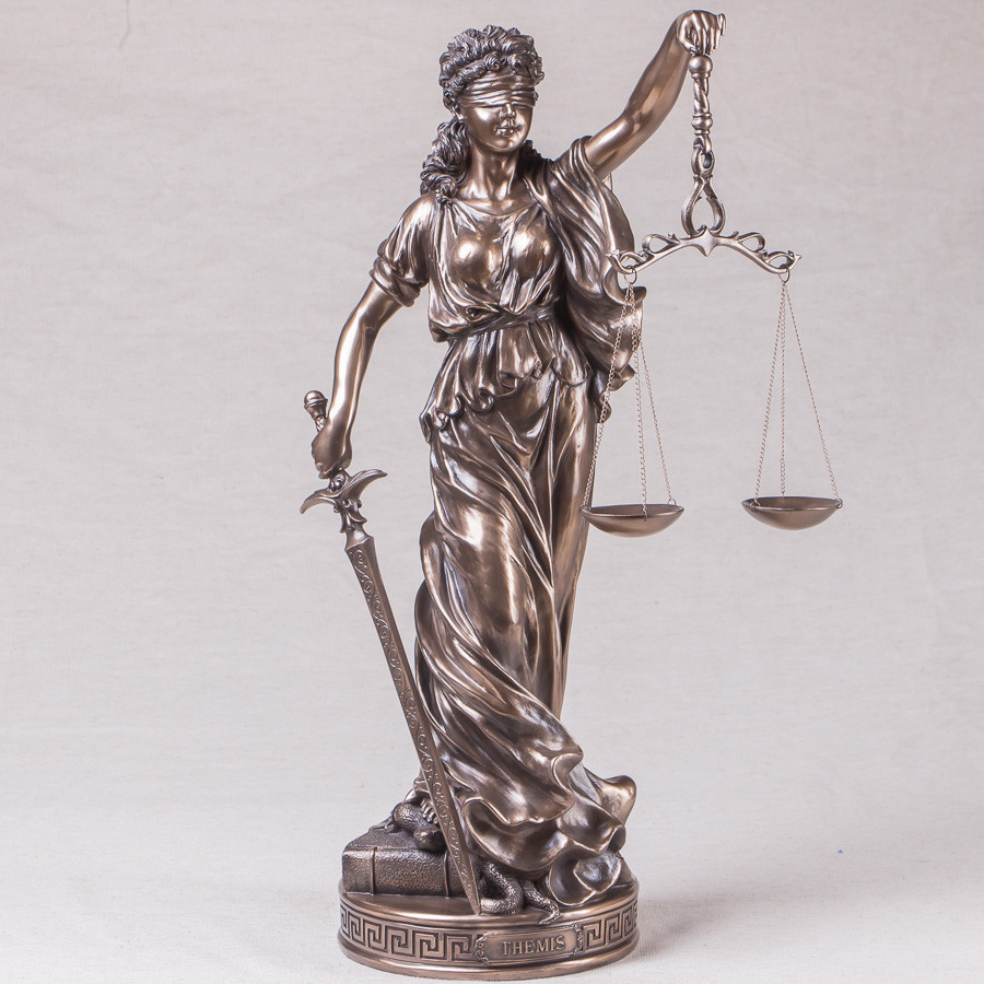 Фемида богиня справедливости статуя
