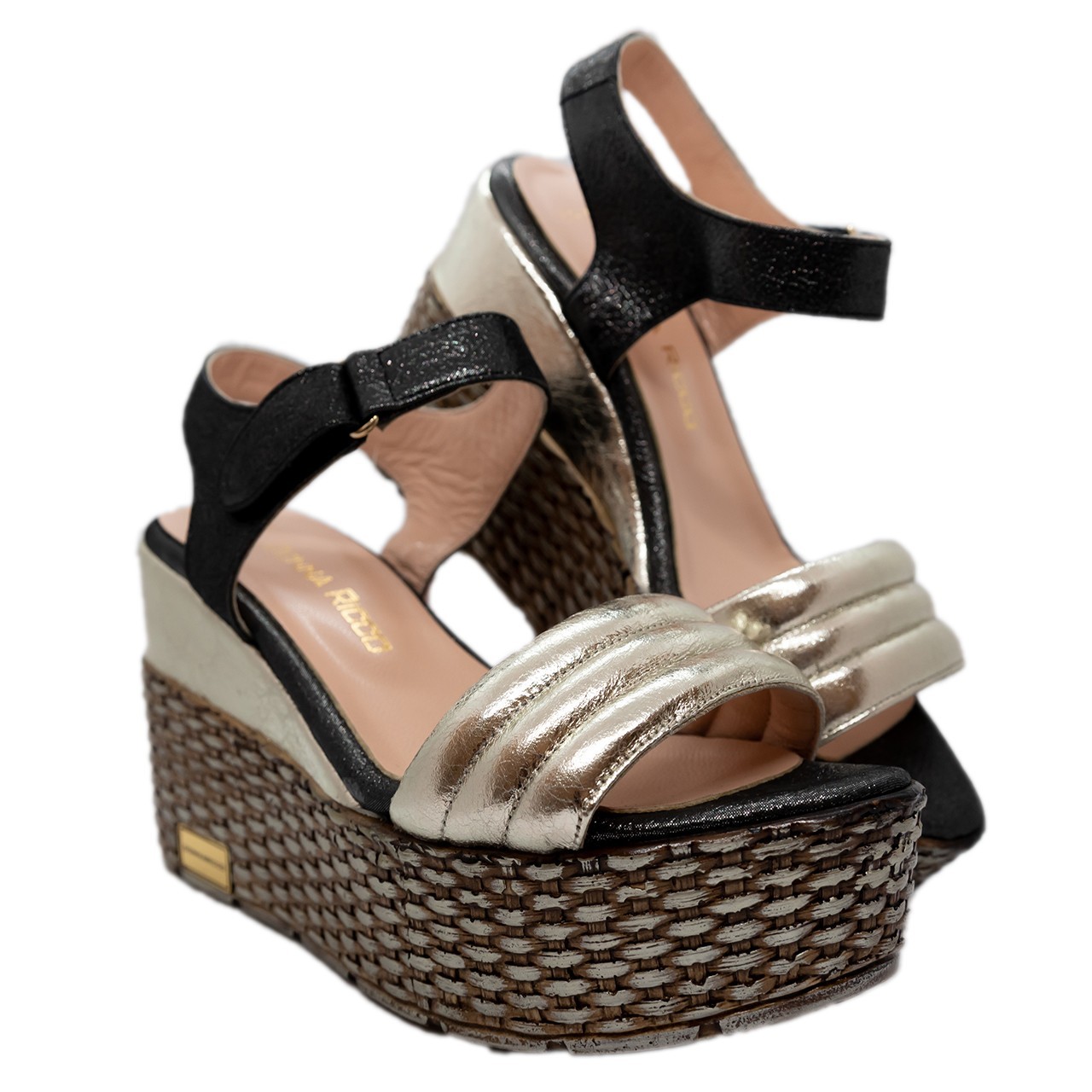 

Босоножки Donna Ricco 26828 39 черные с золотистым