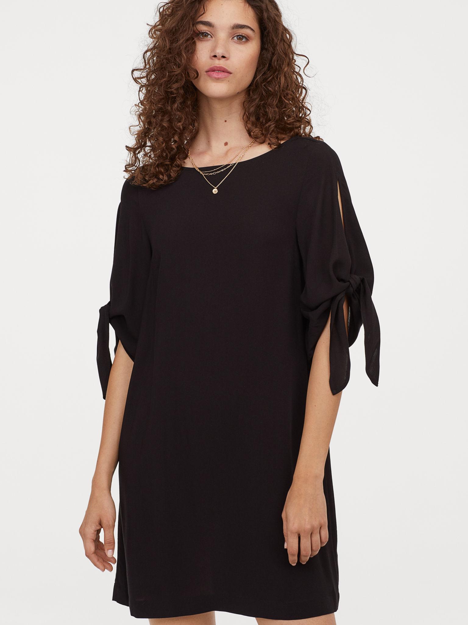 

Платье H&M 7537240-AAAD 46 Черное