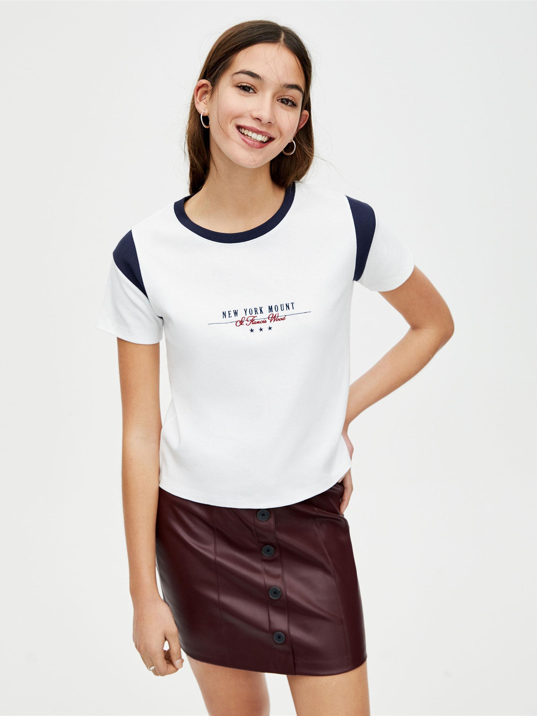 

Футболка Pull & Bear 5246/332/805-ABAY XXS Белая с темно-синим