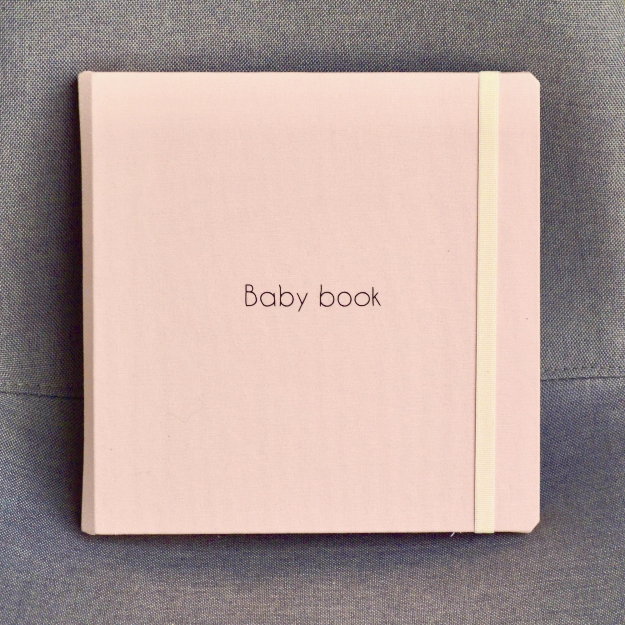 

Детский фотоальбом ручной работы Ivanka Present для девочки Baby Book 25х25 см Розовый