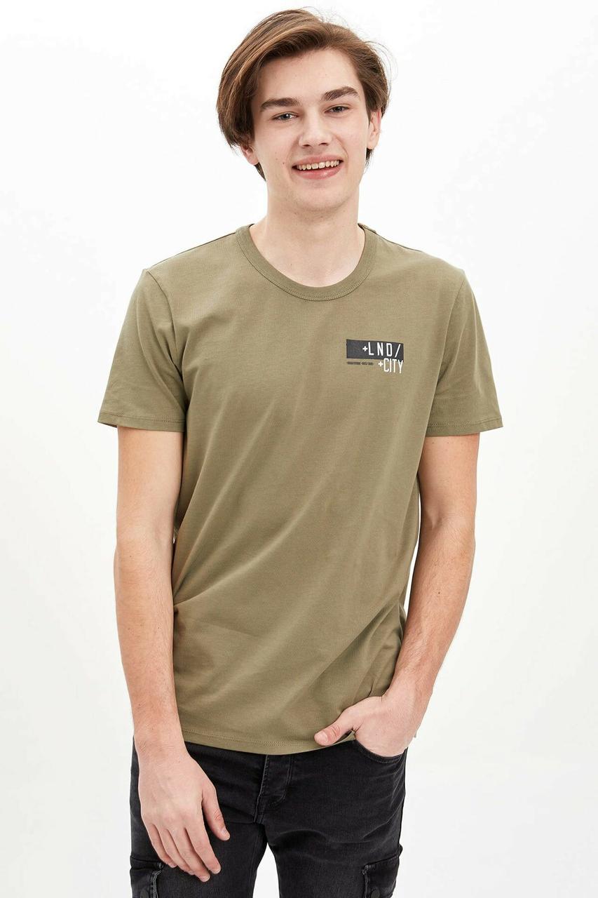

Мужская футболка DeFacto  цвета хаки (DeF T-shirt -7065-4, Мужская футболка DeFacto 2XL цвета хаки (DeF T-shirt -7065-4)