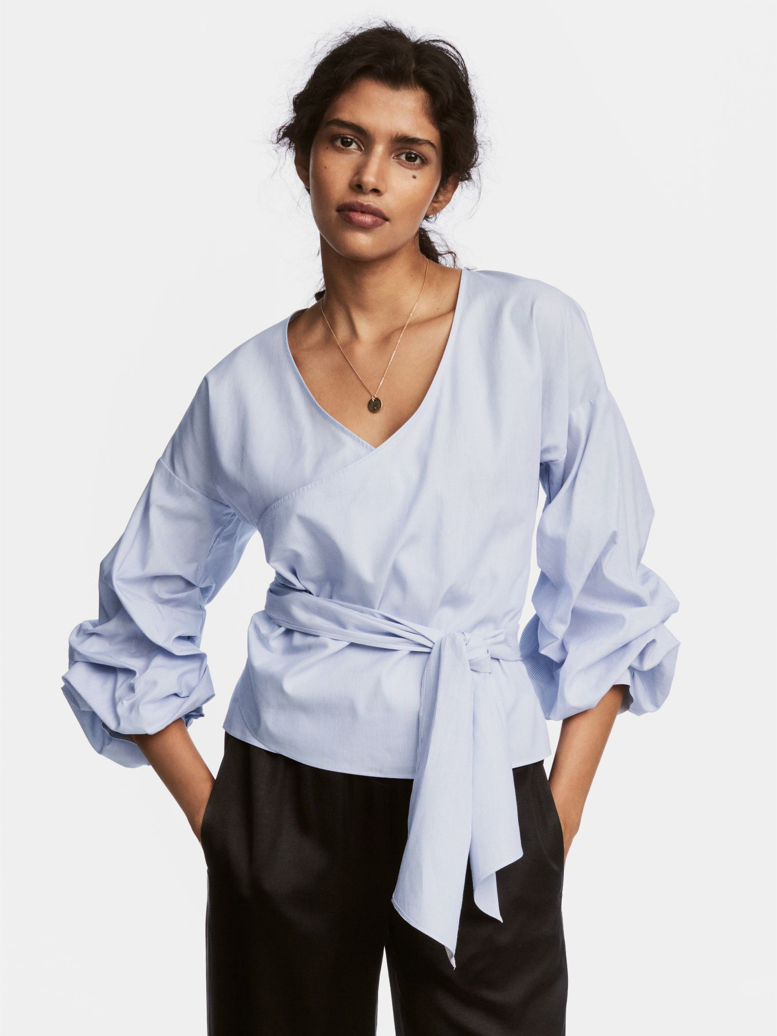 

Блузка H&M 060528648 44 Белая с голубым