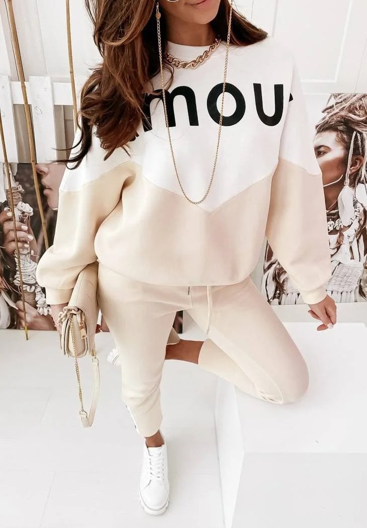 

Fashions • Спортивный костюм Авеню Fashions - бежевый (7250-фг, Fashions • Спортивный костюм Авеню Fashions 46-48 бежевый (7250-фг)