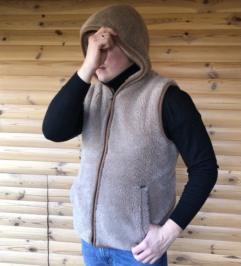 

Жилетка из овечьей шерсти с капюшоном (44-58р.) Унисекс 3XL-54р.