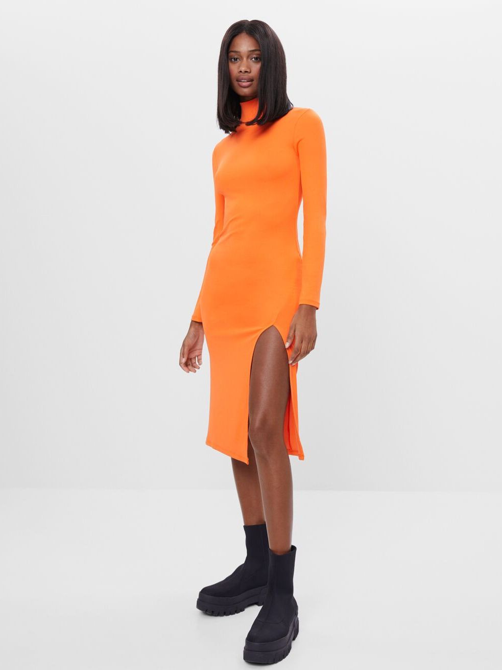 

Платье Bershka 5575/813/615 S Оранжевое