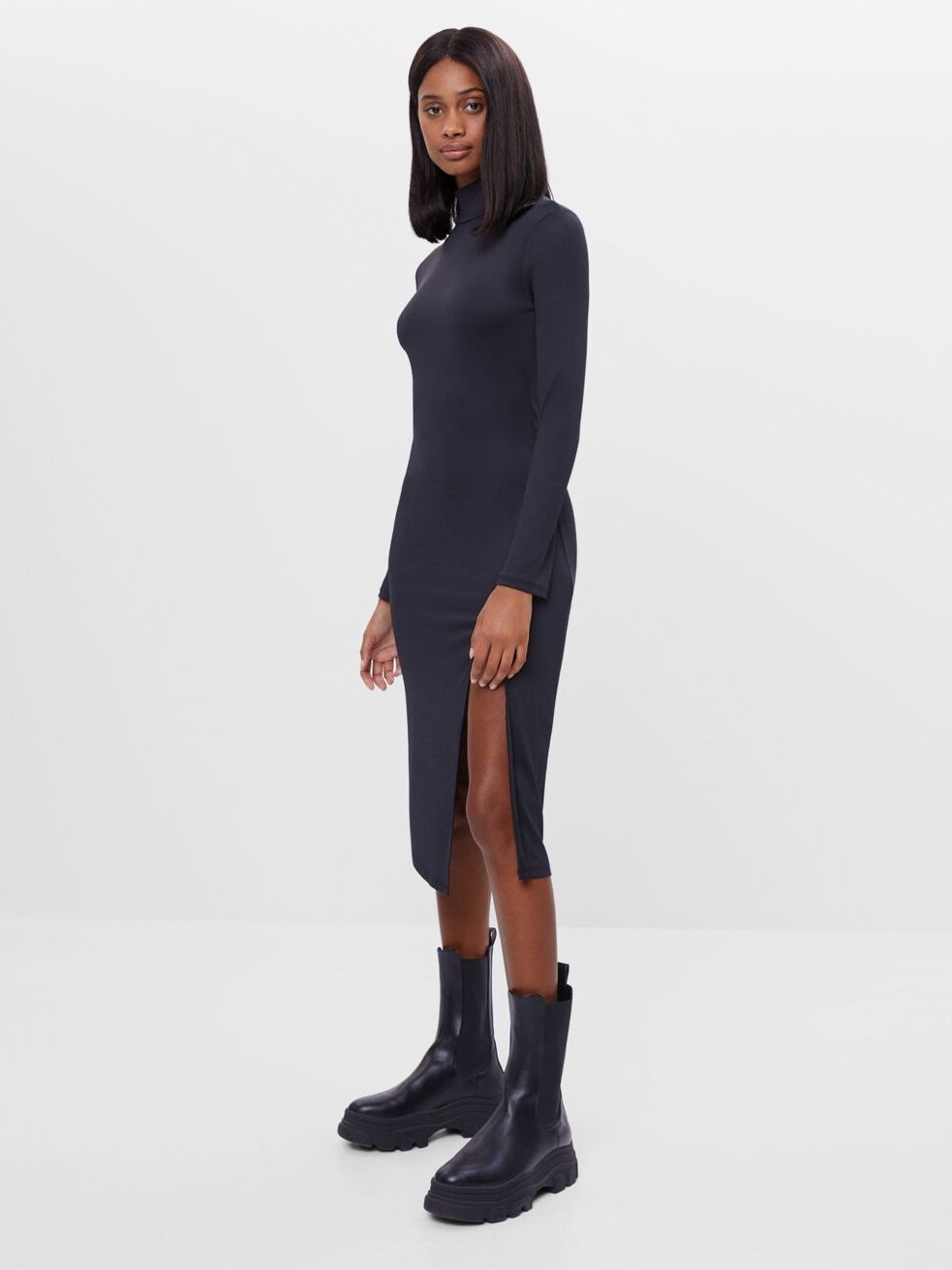 

Платье Bershka 5575/813/800 XS Черное