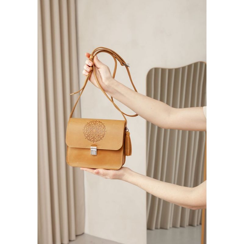 

Кожаная женская бохо-сумка Лилу желтая Crazy Horse