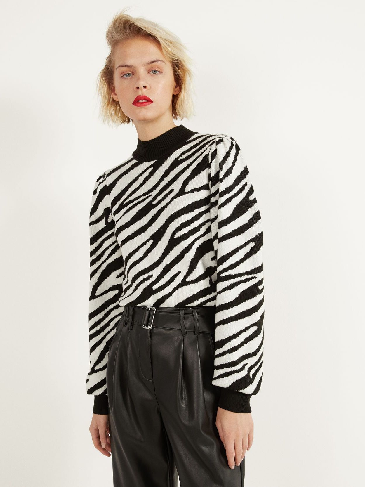 

Джемпер Bershka 1649/457/800 XS Черный с белым