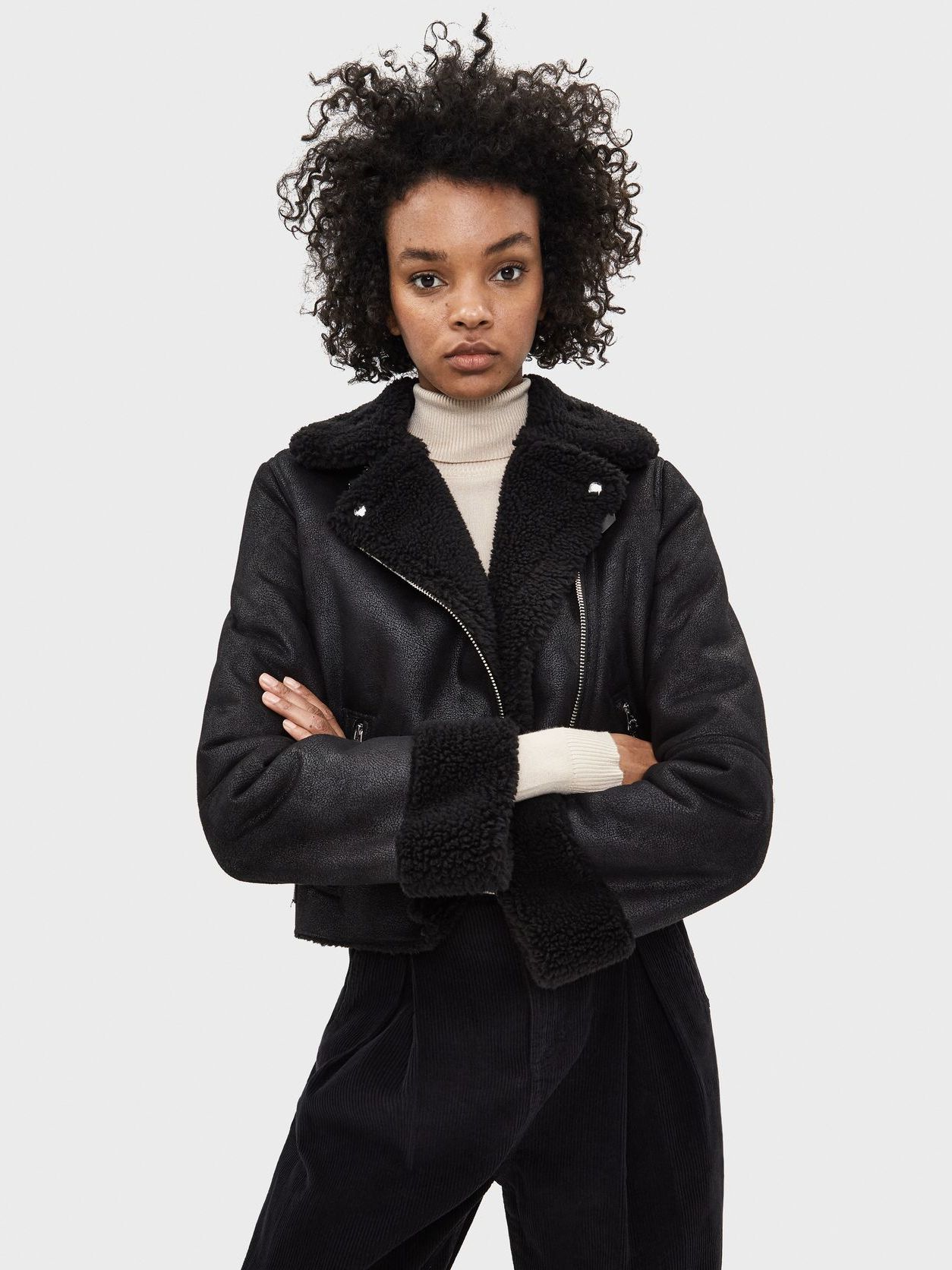 

Дубленка Bershka 6214/407/800 S Черная