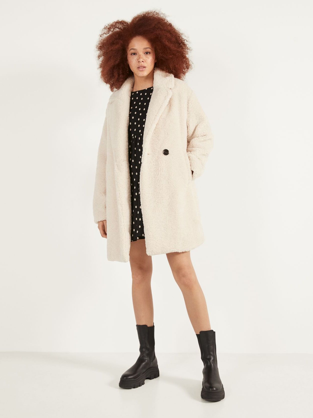 

Шуба Bershka 6463/407/712 L Молочная