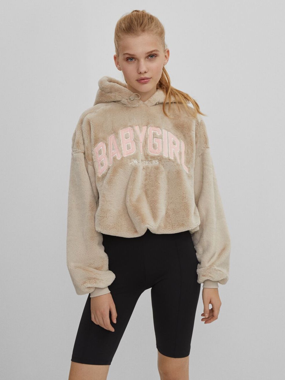 

Худи Bershka 6814/405/776 S Бежевое