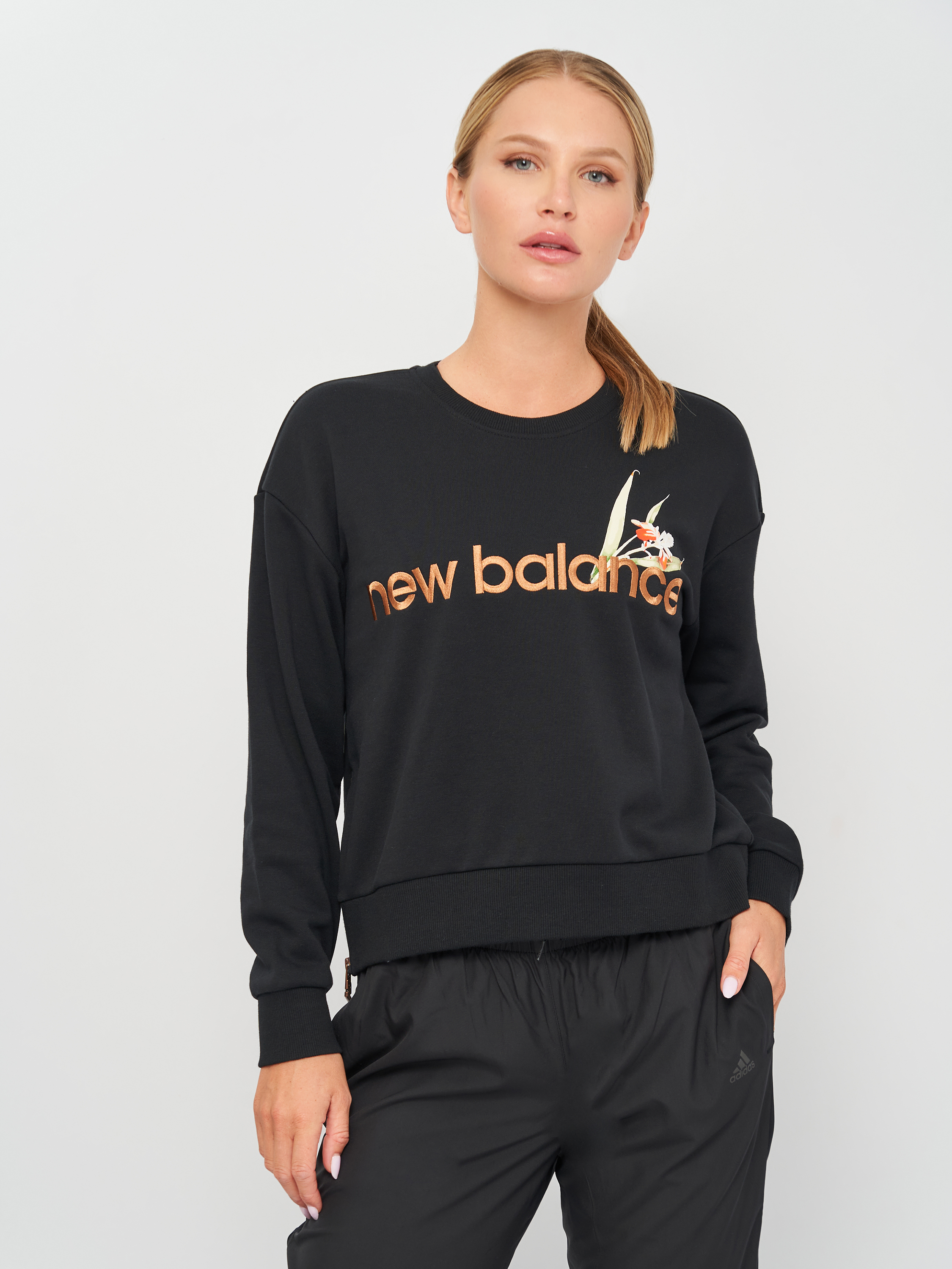

Свитшот New Balance WT11510BK L Черный