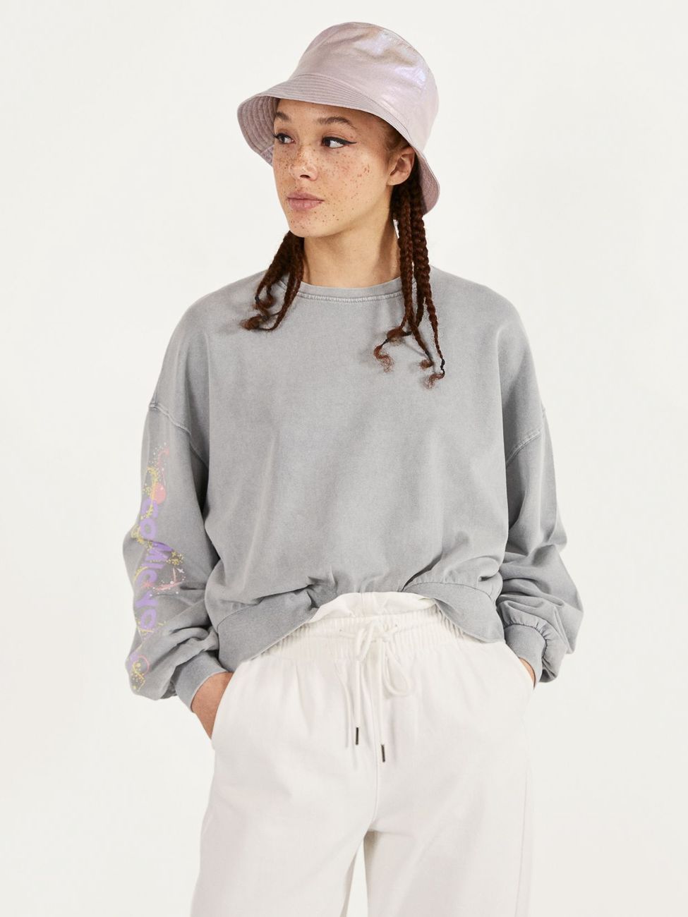

Свитшот Bershka 1740/187/819 S Светло-серый