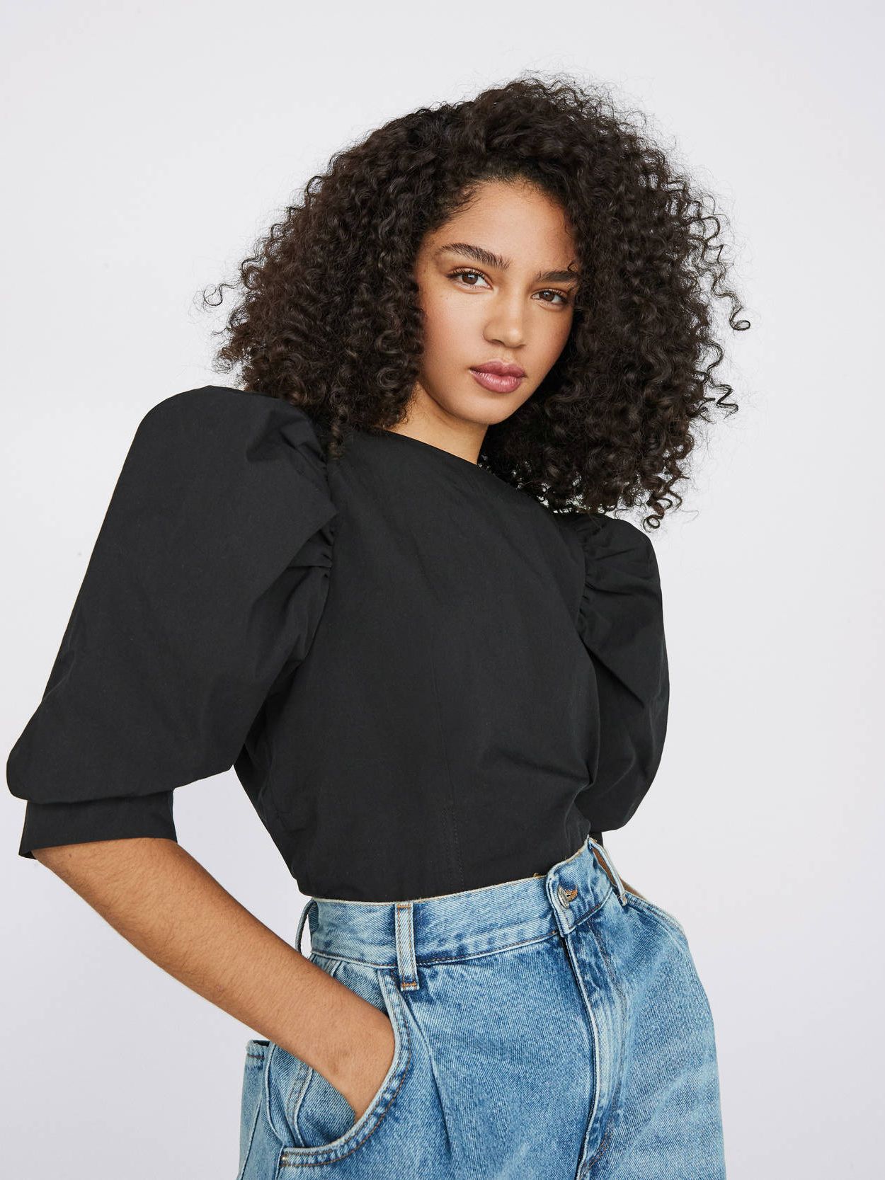 

Блузка Bershka 5936/168/800 S Черная