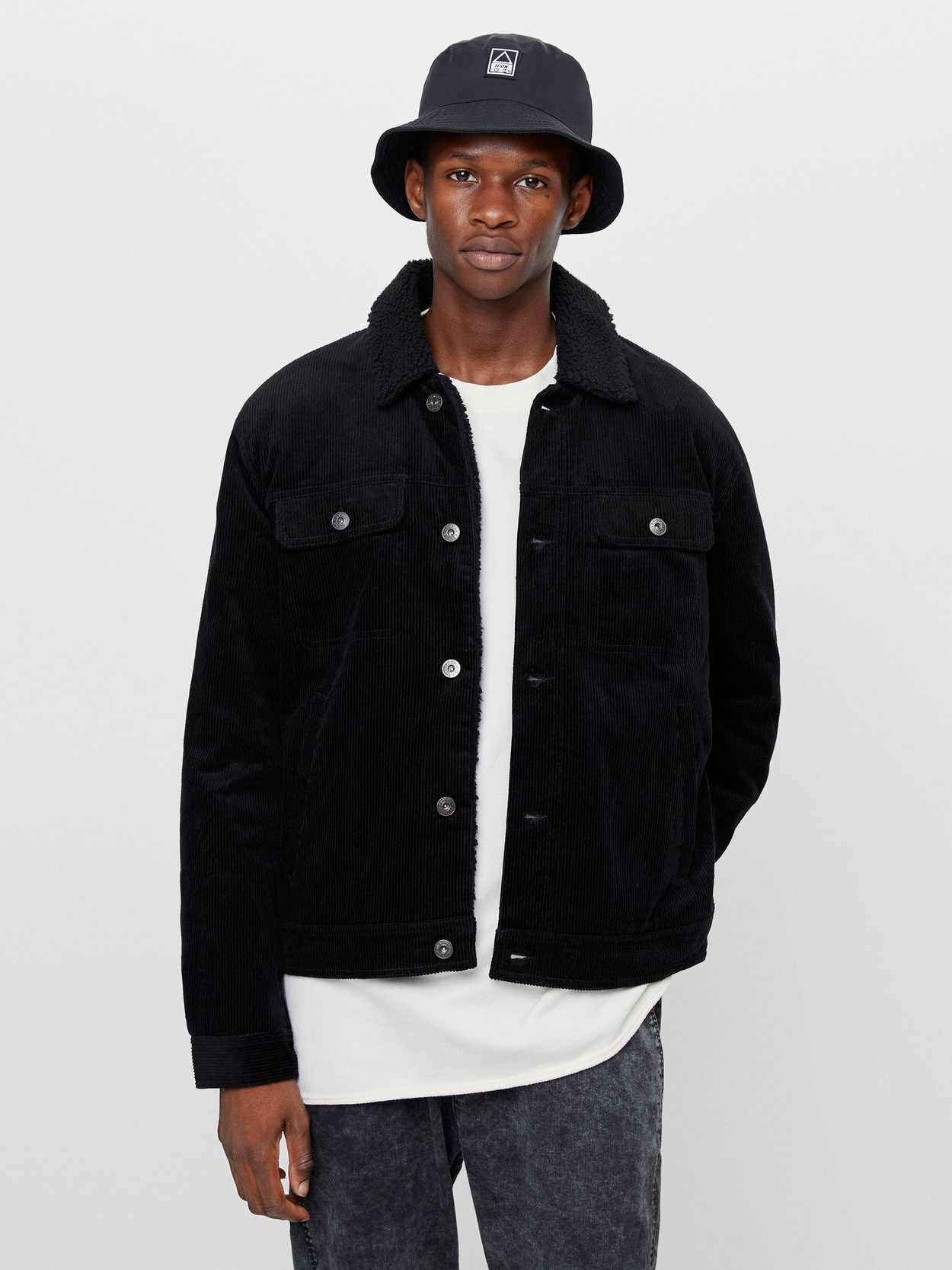 

Куртка Bershka 6358/590/800 M Черная