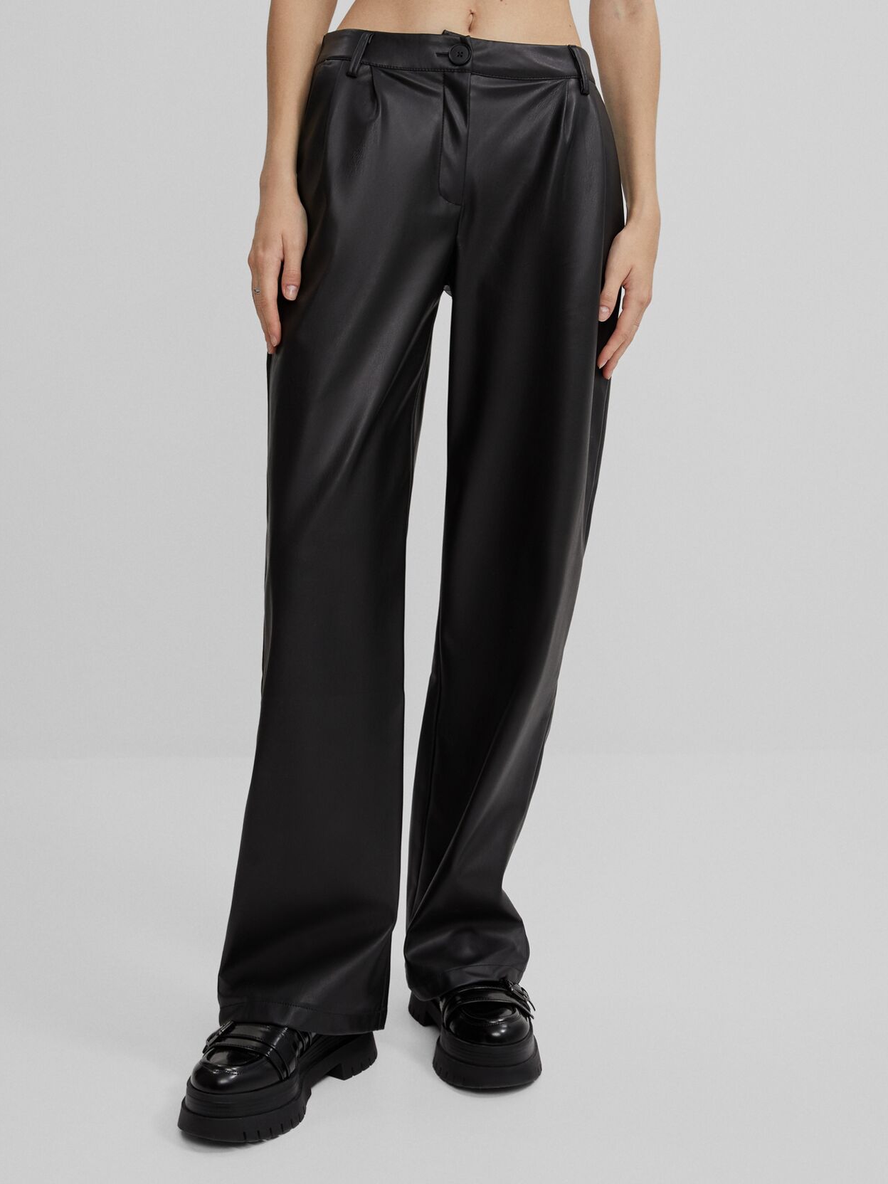 

Брюки Bershka 5084/512/800 S Черные