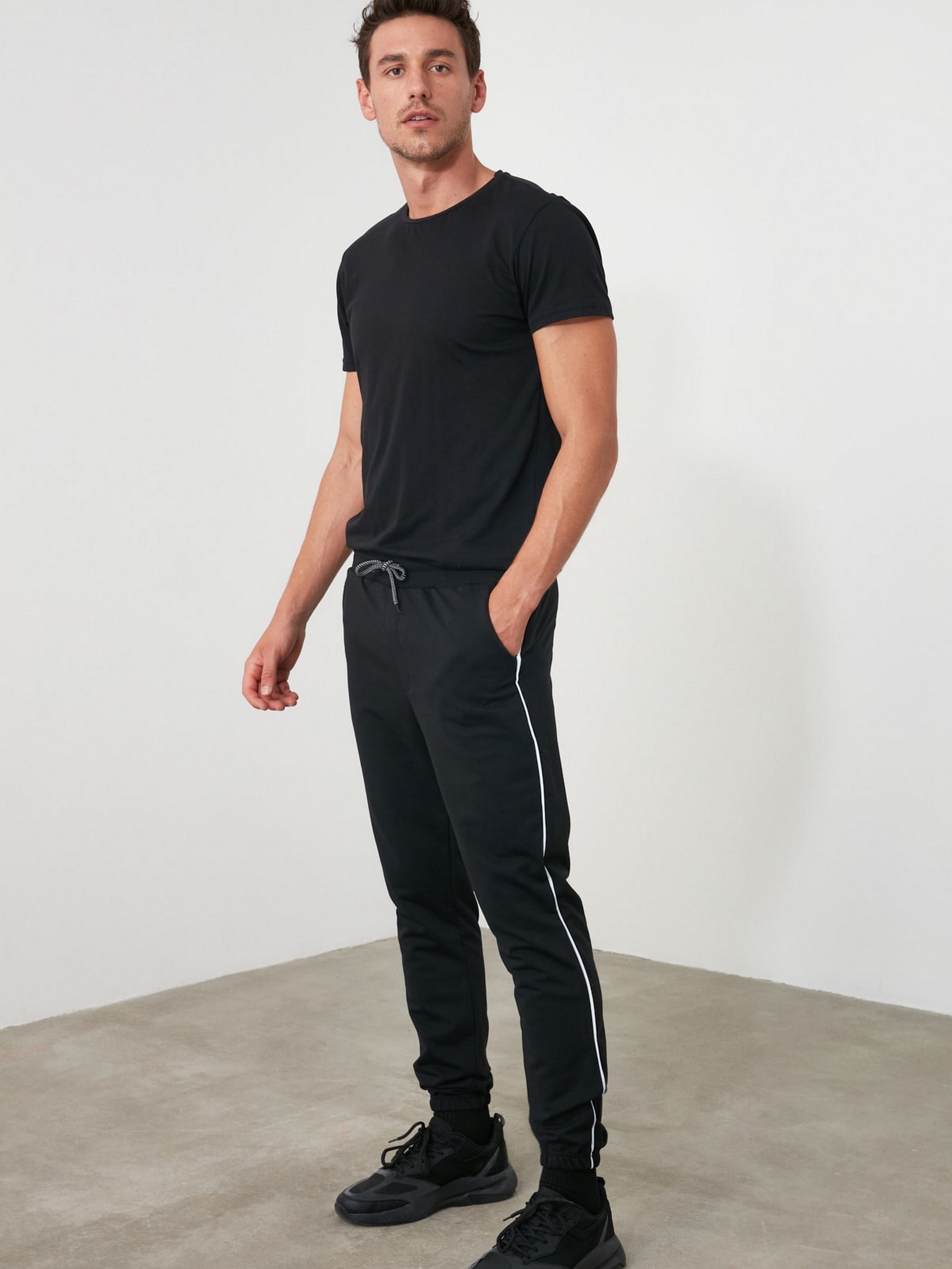 

Спортивные штаны Trendyol TRM79 L Черные