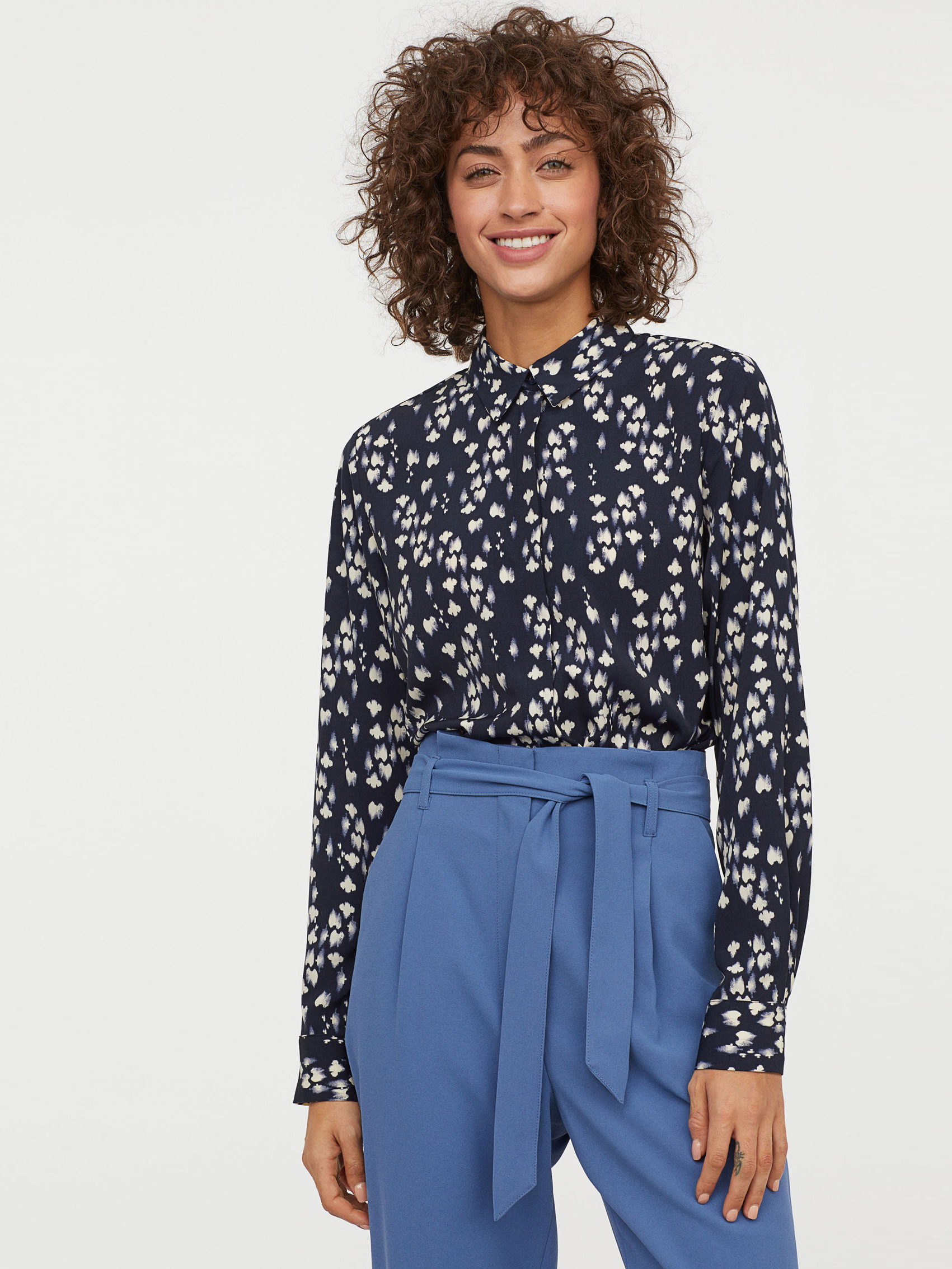 

Рубашка H&M 07-0695632-008 46 Темно-синяя (СА2000001855386)