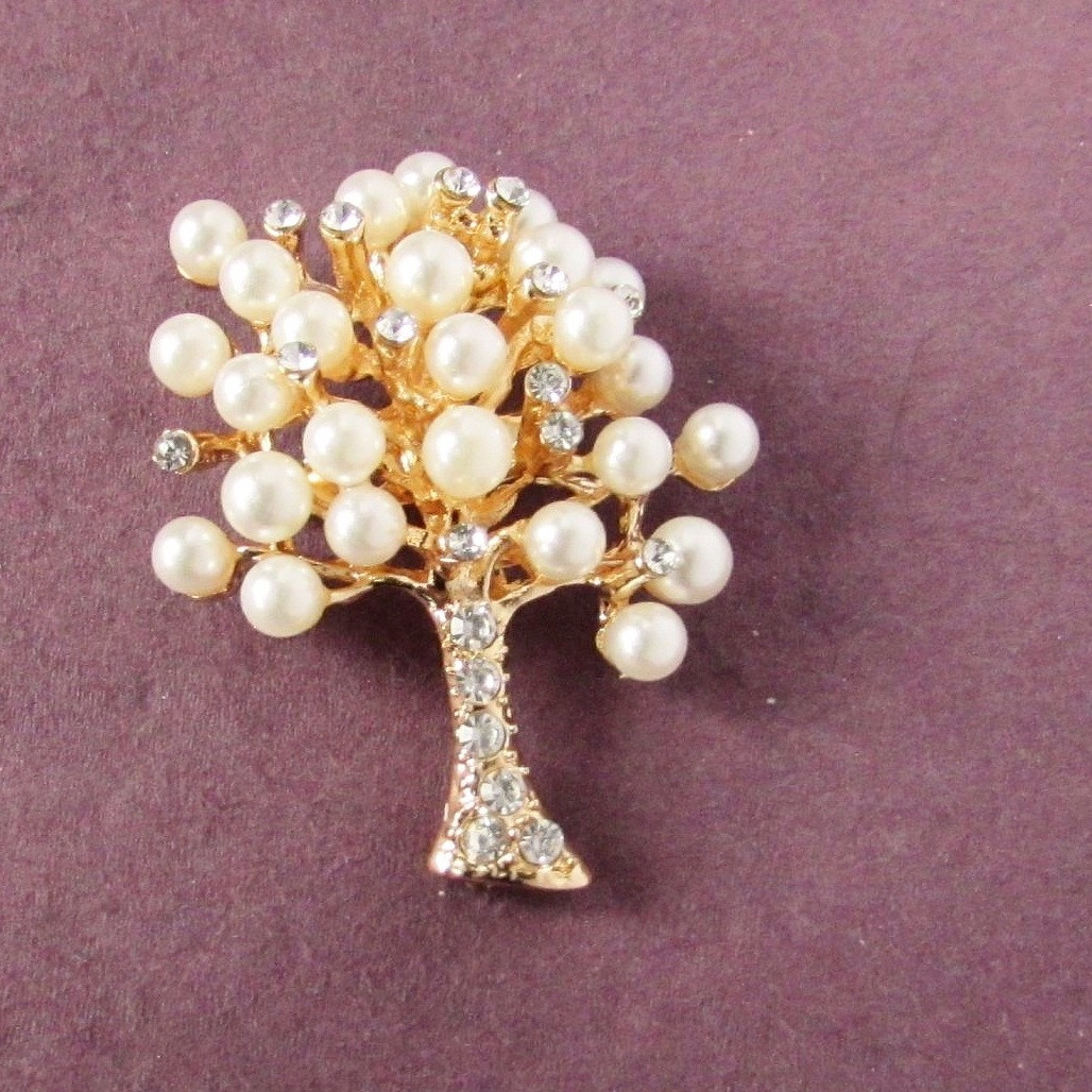 

Брошь в бусинах дерево Fashion Jewelry 4037