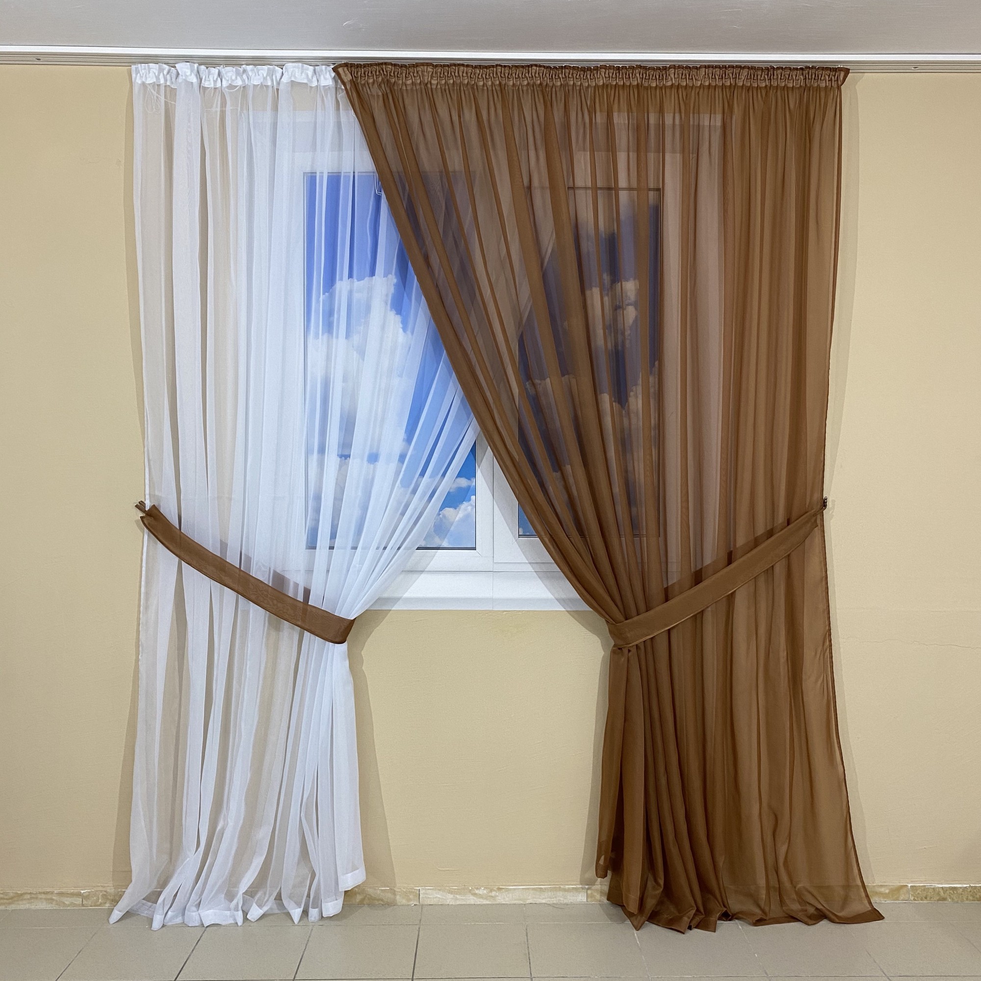 

Комплект шифоновых тюлей TG Home №425 2шт. 3*2,70м и подхваты коричневый+белый