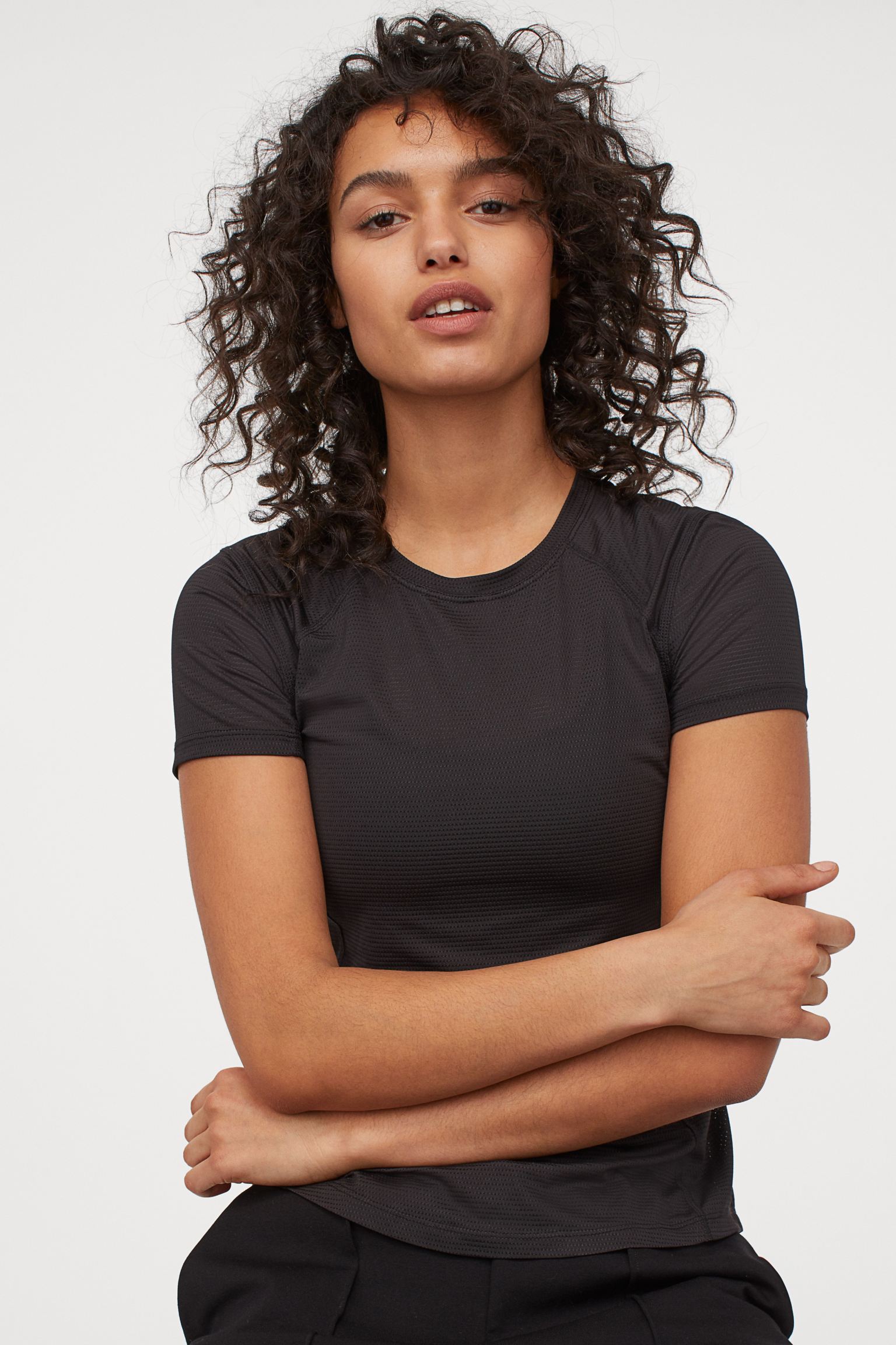 

Спортивная футболка H&M L черный 18037915871