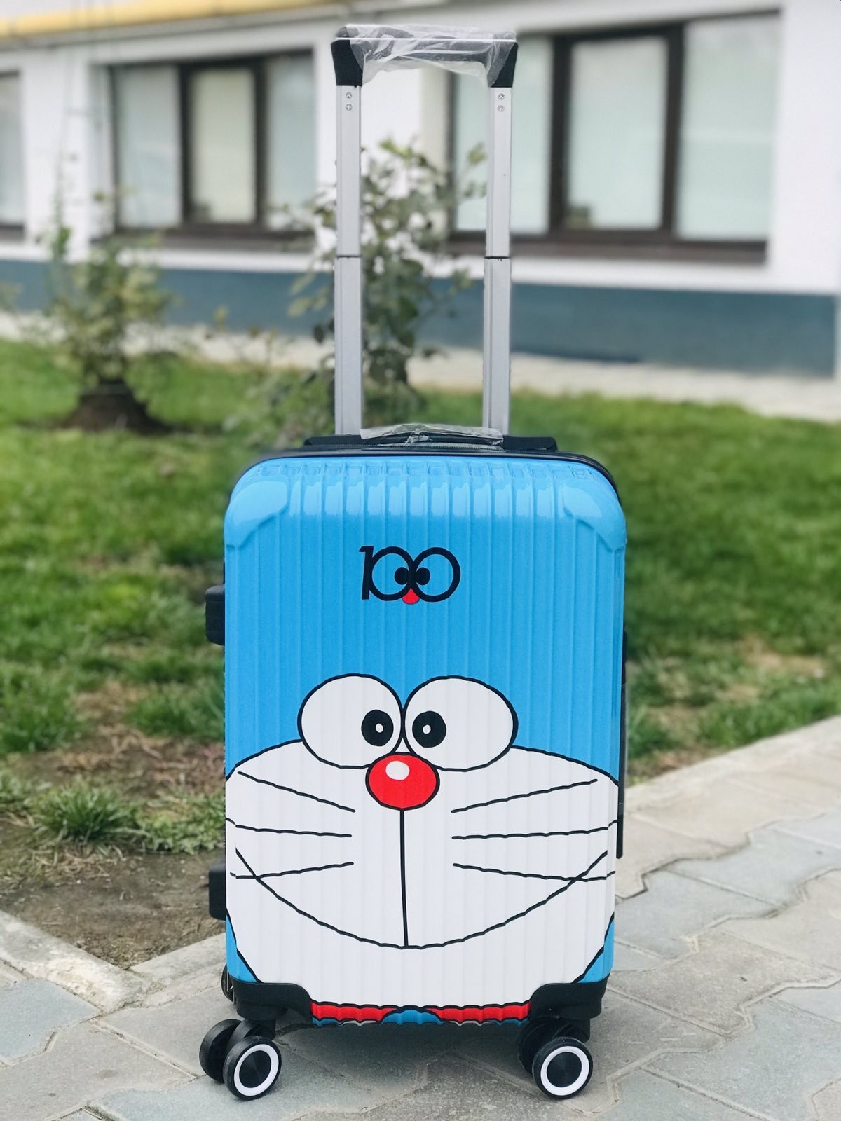 

Чемодан пластиковый детский для мальчика с котом Дораэмон для ручной клади