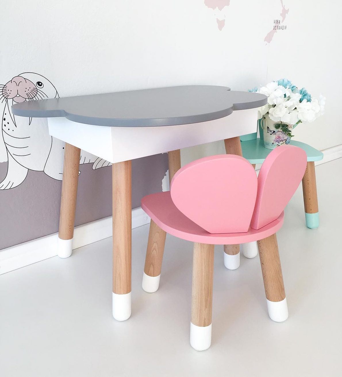 

Детский стол полуоблако с пеналом и 1 стульчик KidsBunkBed (Мышка) цвет белый розовый серый