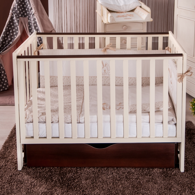 

Детская кроватка маятник с ящиком из ольхи с подвижной боковиной Twins Pinocchio, бежевая