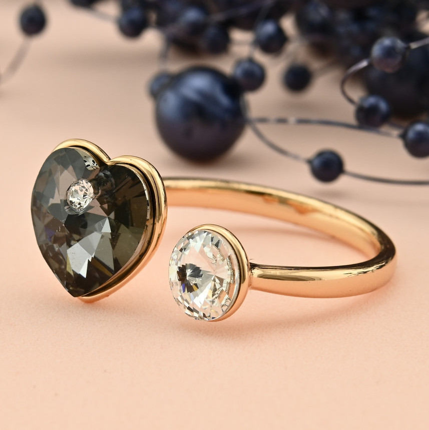 

Кольцо Xuping с кристаллами Swarovski 83222 ширина 11 мм Серебряная ночь позолота 18К18