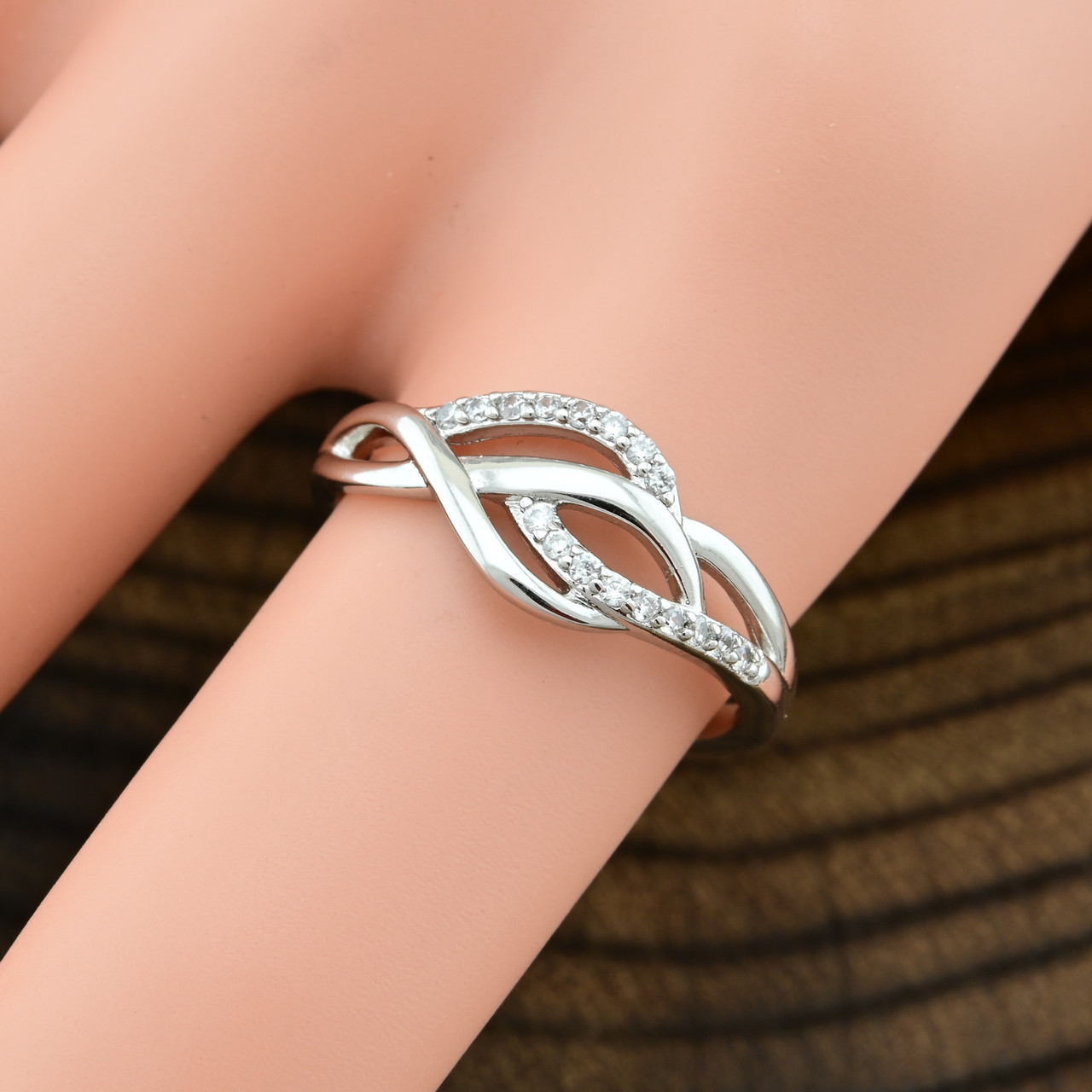 

Кольцо Xuping 14593 ширина 8 мм белые фианиты позолота Белое Золото17