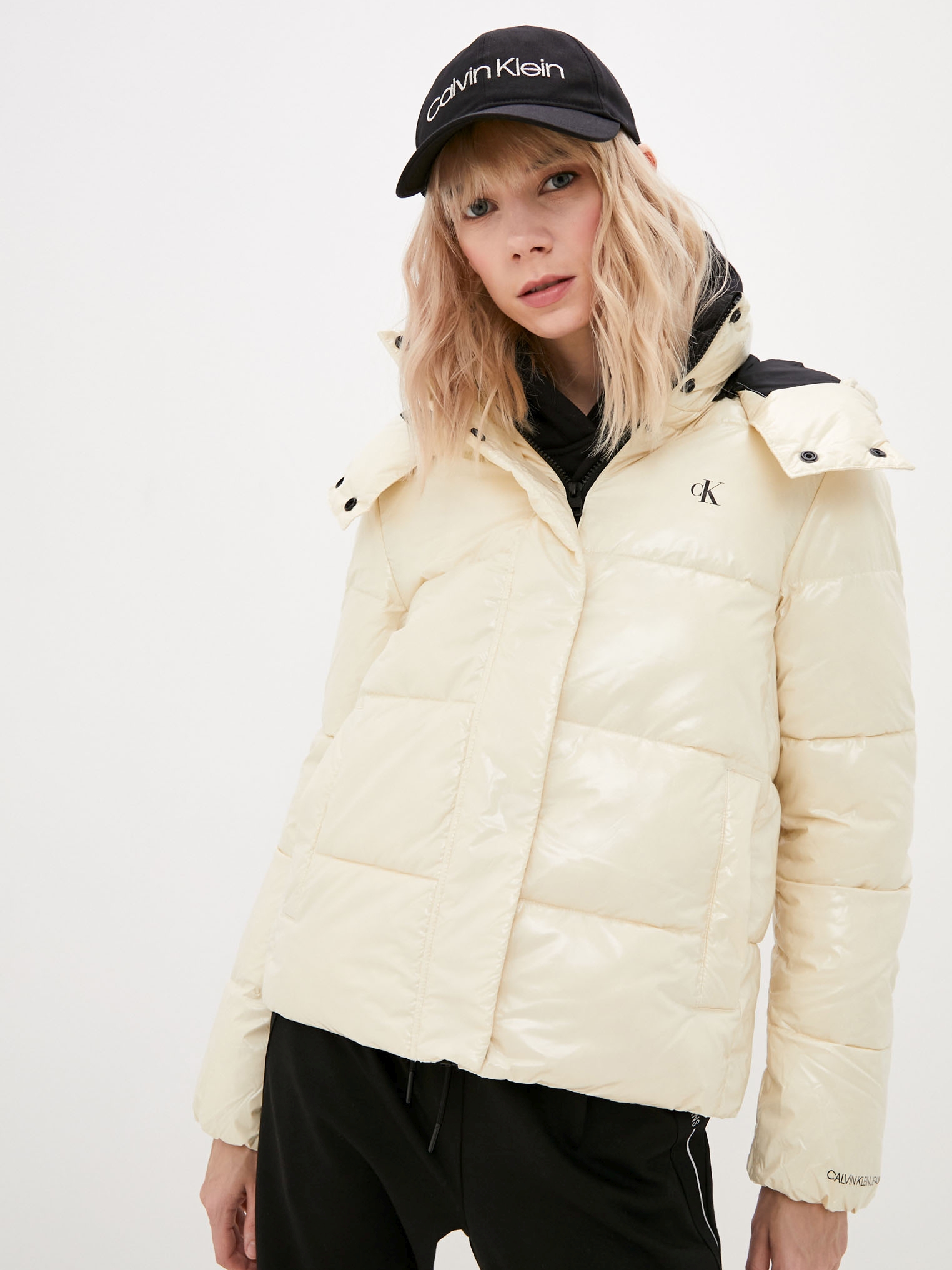 

Куртка Calvin Klein Jeans Mw High Shine Short Puffer J20J216260-ACJ L Бежевая