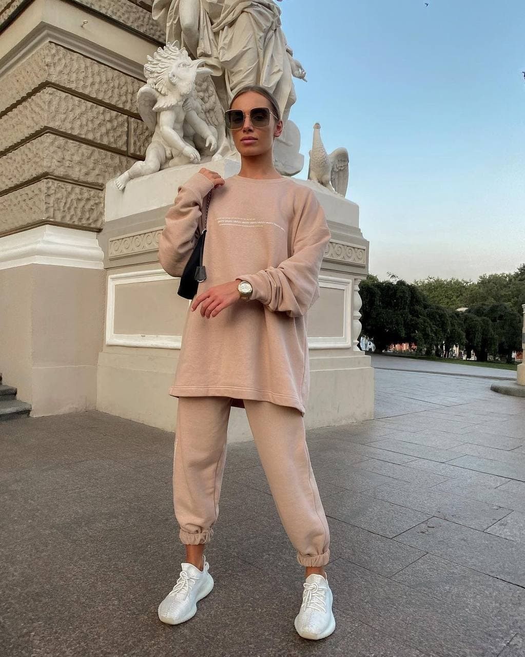 

Спортивный костюм оверсайз popluzhnaya MB301 46 48 бежевый