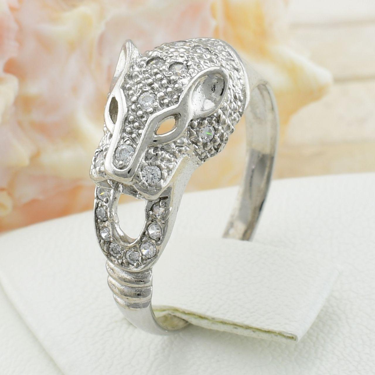 

Серебряное кольцо Ягуар вставка белые фианиты 19