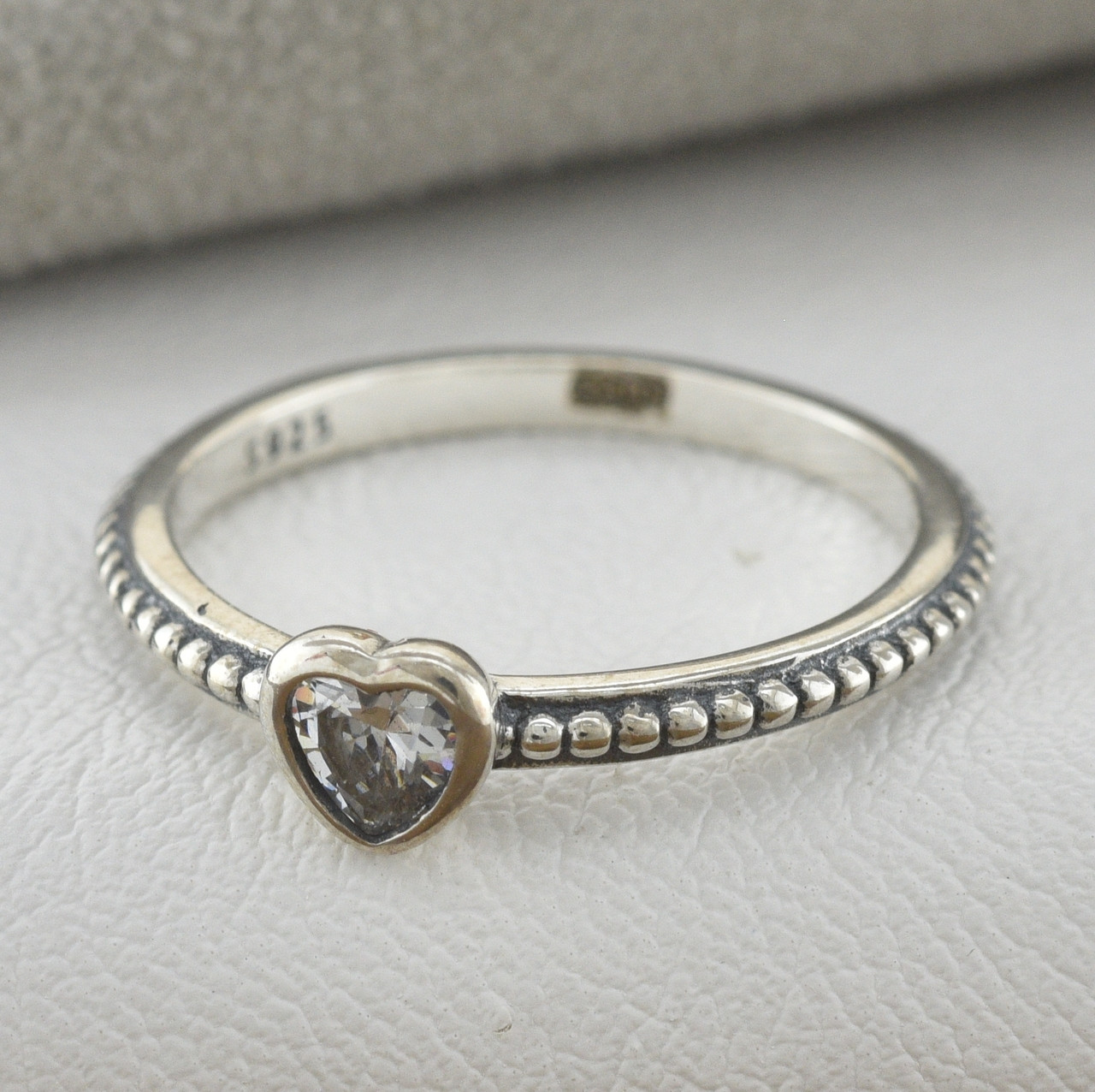 

Серебряное кольцо ТС510353б вставка белые фианиты 17