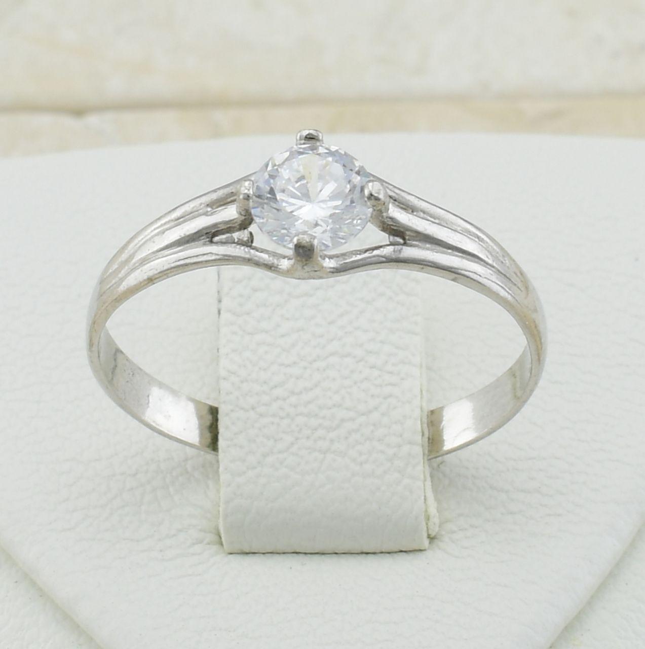 

Серебряное кольцо Дороти вставка белые фианиты 18