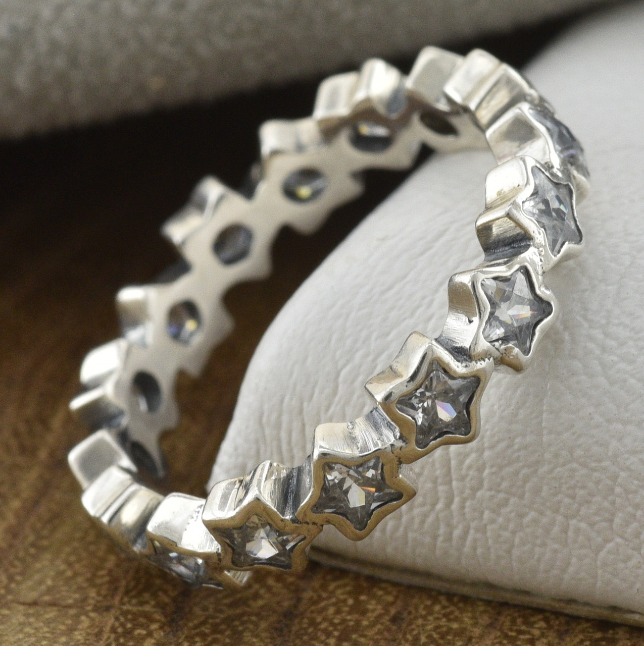 

Серебряное кольцо ТС510339б вставка белые фианиты 18