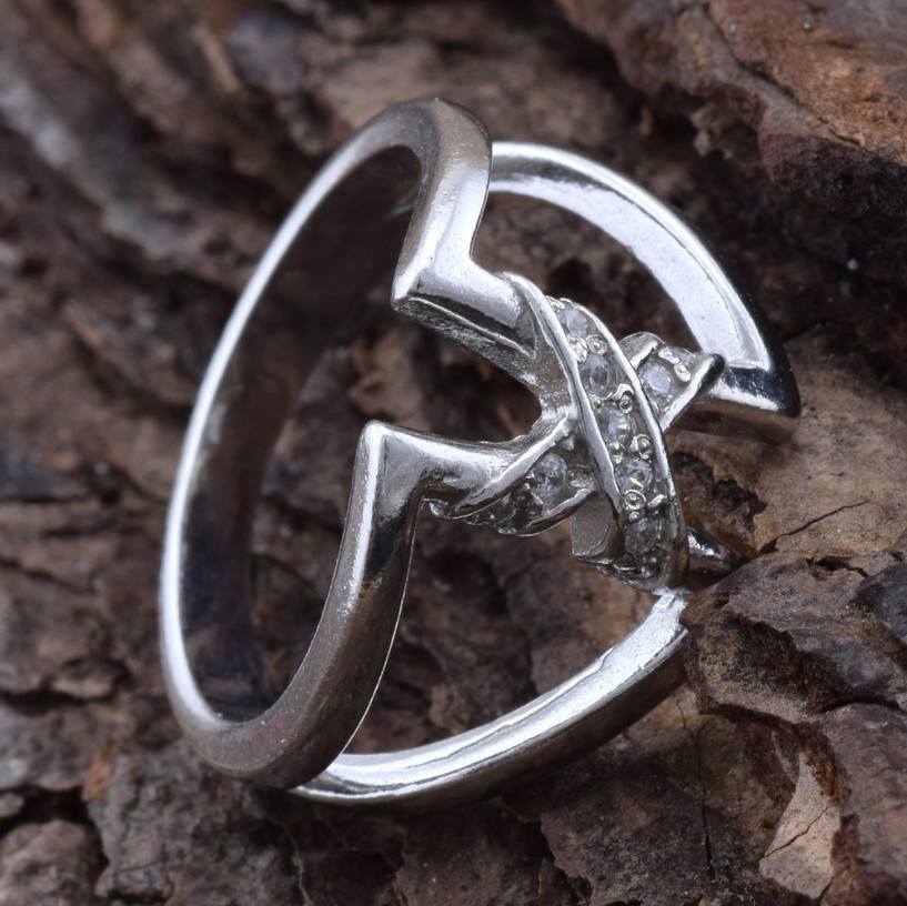 

Серебряное кольцо Трикси вставка белые фианиты 20.5