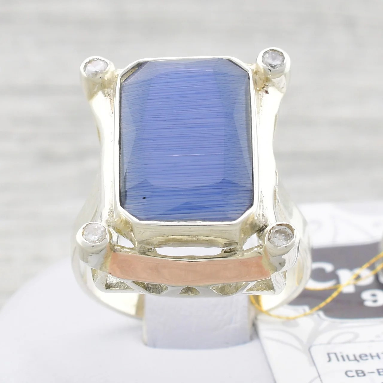 

Серебряное кольцо с золотом Глория вставка синий фианит 17